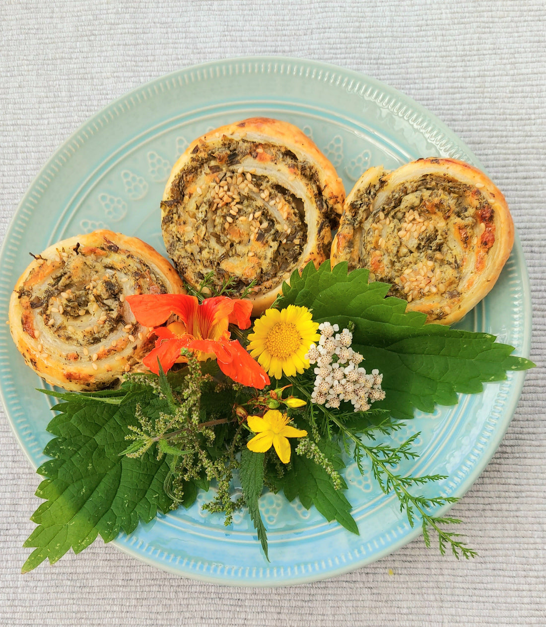 Herzhafte Wildkräuter-Schnecken